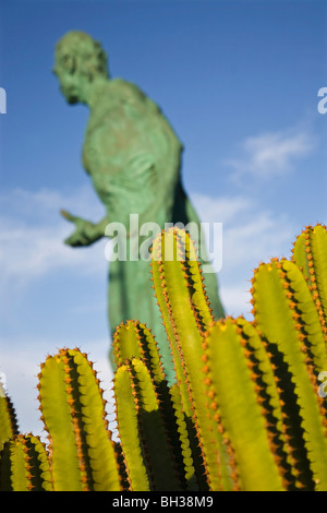 Die riesige Statue des Komponisten Alfredo Kraus stehen am Las Canteras Strand in Las Palmas, Gran Canaria Stockfoto