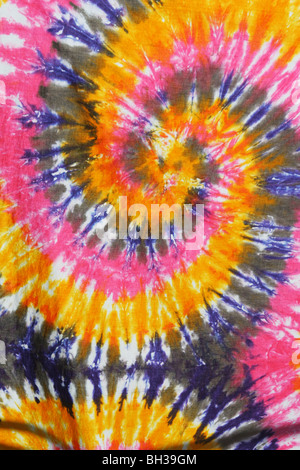 Tie Dye Wirbel auf dem weißen Tuch. Stockfoto
