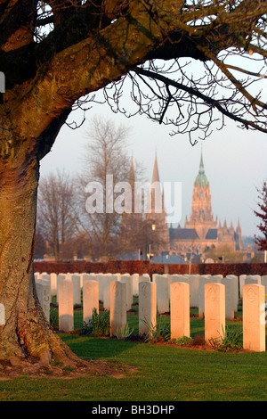 BAYEUX HAT DEN GRÖßTEN BRITISCHEN FRIEDHOF DES ZWEITEN WELTKRIEGS MIT 4.648 GRÄBER, LANDEPLATZ FÜR D-DAY, NORMANDIE, FRANKREICH Stockfoto