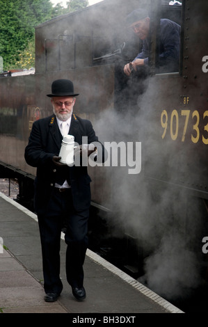 Bahnhofsvorsteher, Loughborough Station, großes zentrales Gleis, Leicestershire, England, uk Stockfoto