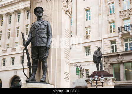 Denkmal des 1. Weltkriegs und Greathill Statue in Stadt von London England UK Europe Stockfoto