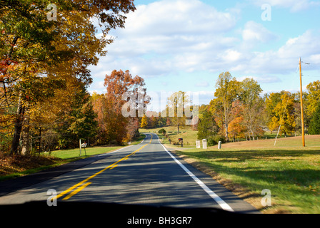 Herbstfarben auf dem Weg zur Waynesboro Virginia USA nahe dem Skyline Drive und Blue Ridge Mountains Stockfoto