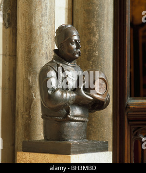 Kathedrale von Winchester, Hampshire.  Statue von William Walker, Taucher, die Kathedrale durch Tauchen und der Untermauerung mit Beton gerettet Stockfoto