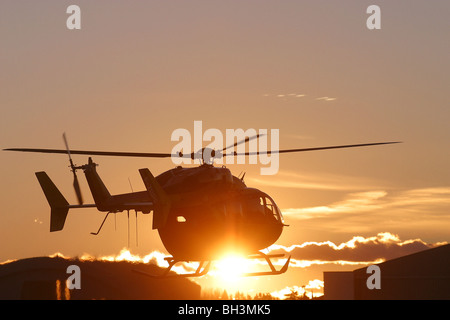 EC145, DUAL-TURBINE HELIKOPTER DER RETTUNGSDIENSTE, NÎMES-GARONS AIRPORT, GARD (30), FRANKREICH Stockfoto