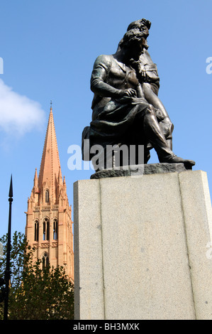 Bourke und Wills Statue mit St Pauls Cathedral Ecke Bourke street Mall und Swanston street Melbourne Victoria Australien Stockfoto