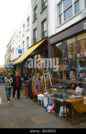 Second hand Möbel laden Portobello Road Market London England UK Europe Stockfoto