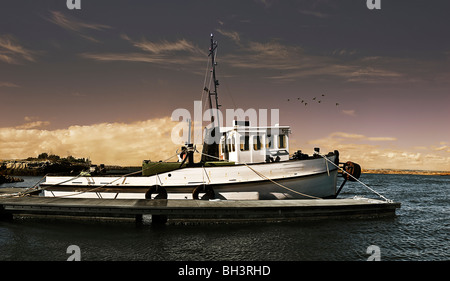 Einen alten hölzernen Fischkutter bereit, zur See zu fahren. Stockfoto