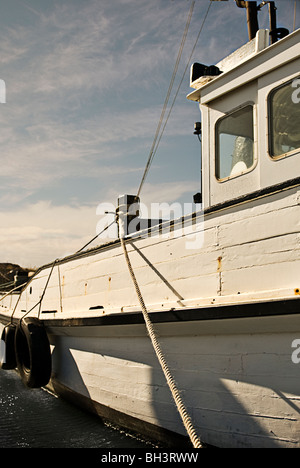 Einen alten hölzernen Fischkutter bereit, zur See zu fahren. Stockfoto