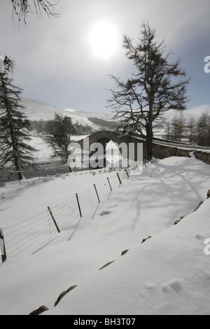 Historische Brücke am Gairnshiel in der Nähe von Balmoral. Stockfoto