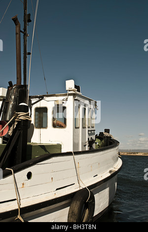 Einen alten hölzernen Fischkutter bereit, zur See zu fahren. Stockfoto