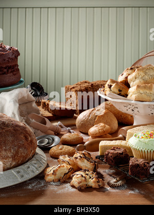 Cookies und hausgebackenes Brot und Kuchen Stockfoto