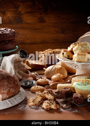 Cookies und hausgebackenes Brot und Kuchen Stockfoto