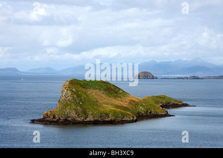 Blick über die Minch Tulm Insel und Isle of Harris in der Ferne. Stockfoto