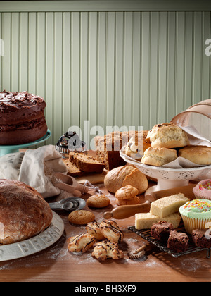 Cookies und hausgebackenes Brot und Kuchen Stockfoto