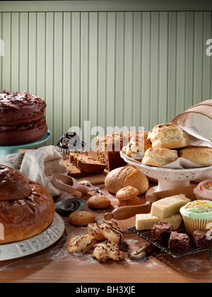 Cookies und hausgebackenes Brot und Kuchen Stockfoto