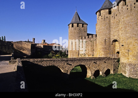 BEFESTIGUNGEN DER MITTELALTERLICHEN STADT CARCASSONNE, AUDE (11), FRANKREICH Stockfoto