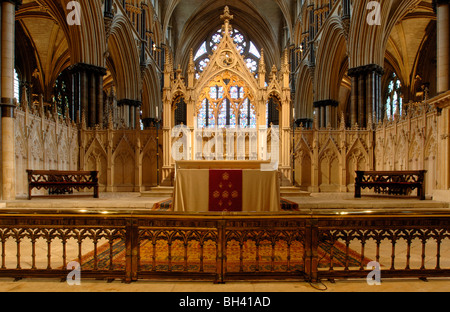 Ansicht des Heiligtums mit Blick auf den Hochaltar, die Kathedrale von Lincoln, Lincoln, Lincolnshire, England, UK. Stockfoto