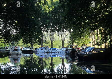 DER CANAL DU MIDI, CAPESTANG, BOOT AM KAI, HERAULT (34), FRANKREICH Stockfoto