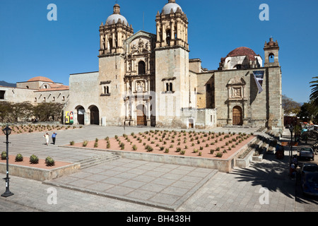 historische Kirche & Plaza Santo Domingo mit ehemaligen Kloster dient jetzt als Kulturzentrum am linken Oaxaca-Stadt Mexiko Stockfoto