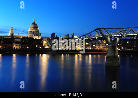 Millenium bridge Stockfoto