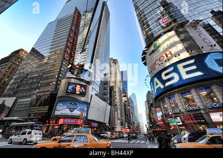 Blickte zu 42. und Broadway, Times Square, New York City, NY, USA Stockfoto