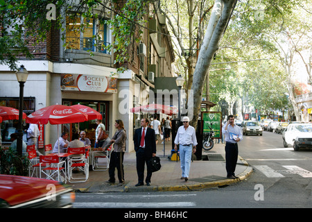 Straßenszene in der Mitte von Mendoza, Argentinien. Stockfoto