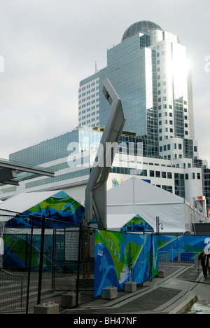 Zäune errichtet, um Canada Place für die Olympischen Spiele 2010 in Vancouver Sicherheit, Pan Pacific Hotel im Hintergrund Stockfoto