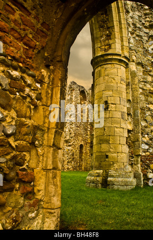 Zerstörten Mauern von Leiston Abbey in Suffolk ca. 12. Jahrhundert. Stockfoto