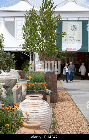 RHS Chelsea Flower Show London Jahresbericht 2009 Festzelt Töpfe Bäume Stockfoto