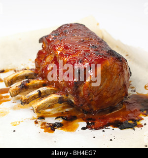 BBQ-Schweinefleisch-Schaft auf weißem Hintergrund Stockfoto