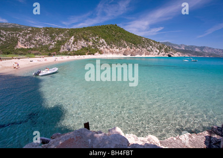 Leere Cala Luna Beach, Insel Sardinien Italien. Klares blaues Wasser in Cala Luna Bucht, Mittelmeer. Stockfoto
