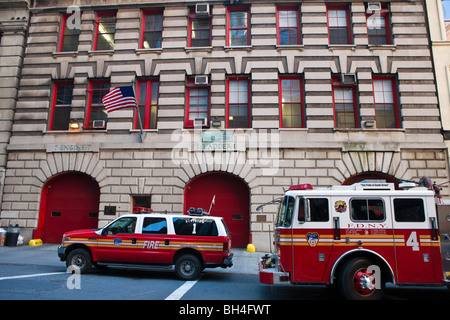 New York Feuerwehr-Station mit Feuer LKW und Feuerwehrauto, Manhattan, New York City, New York Stockfoto