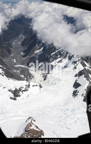 Blick auf die Gletscher des Mount Cook und Tasmin aus einer Helipcopter im Sommer. Stockfoto