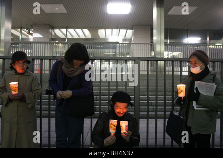 Greenpeace und NGOs halten einen Protest außerhalb der Regierung, "Agency of Natural Resources and Energy" Gebäude in Tokio, Japan. Stockfoto