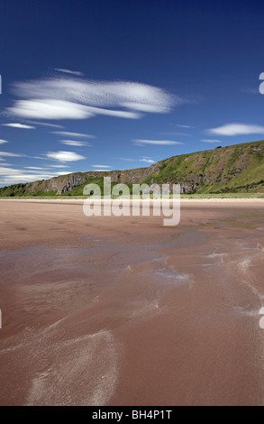 St Cyrus Strand und Klippen. Stockfoto