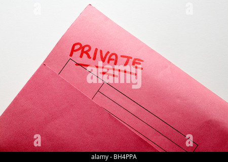 Rosa ordner Dokumentenfach, die als Privat gekennzeichnet Stockfoto