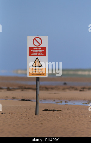 RAF Bombardierung Bereich Warnschild am Strand. Stockfoto