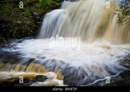 Wasserfall in Richtung Wanderungen Stausee in der Nähe von Wanderungen auf Usk in den Brecon Beacons. Stockfoto