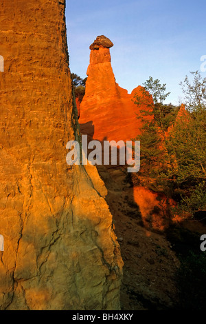 COLORADO PROVENCAL IN RUSTREL, IN DAS LAND DER OCKER, LUBERON, VAUCLUSE (84), FRANKREICH Stockfoto