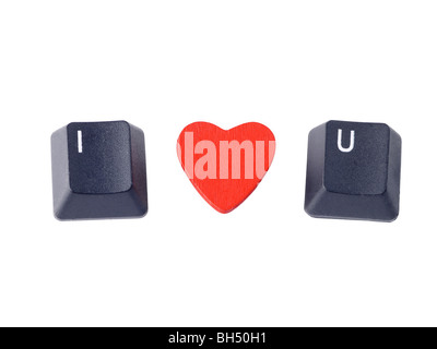 Ich liebe dich Akronym von Computer-Tastatur-Tasten angeordnet, ich und du und rotes Herzform isoliert auf weiss Stockfoto