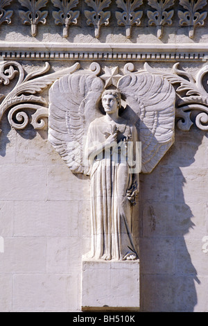 STATUE AUF DER FASSADE DER BASILIKA FOURVIÈRE, LYON, RHONE (69), FRANKREICH Stockfoto