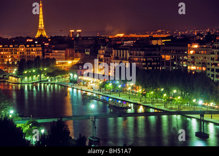 OURCQ-KANAL UND EIFFELTURM, PARIS 19. ARRONDISSEMENT (75), FRANKREICH Stockfoto