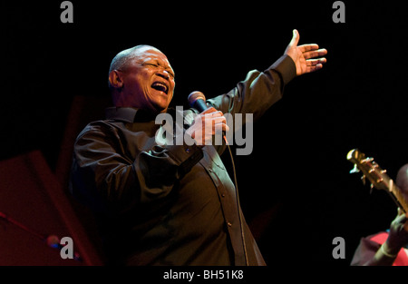 South African jazz-Legende Hugh Masekela erklingt in Hay Festival 2009 Stockfoto