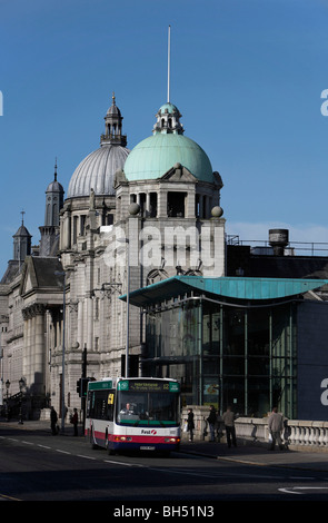 Alt trifft neu am Theater seiner Majestät in Aberdeen. Stockfoto