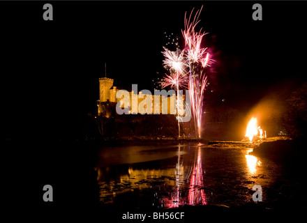 Dunvegan Castle, Isle Of Skye, Feuerwerk und Lagerfeuer. Stockfoto