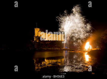 Dunvegan Castle, Isle Of Skye, Feuerwerk und Lagerfeuer. Stockfoto