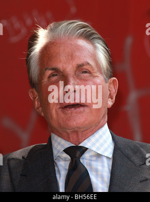 GEORGE HAMILTON GEORGE HAMILTON von der WALK OF FAME HOLLYWOOD LOS ANGELES CA USA 12. August 2009 geehrt Stockfoto