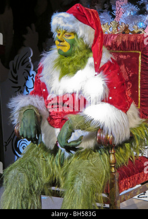 Grinch Figur aus dem Stück How the Grinch Stole Christmas in der Old Globe Theater, Balboa Park, San Diego, Kalifornien, USA Stockfoto