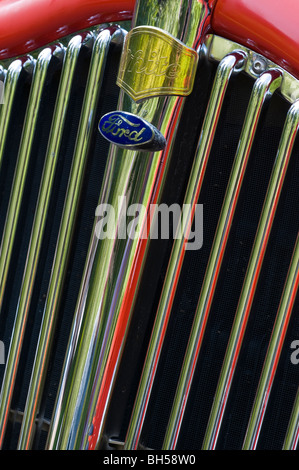 Detail eines historischen "Roter Bus" vor Lake McDonald Lodge Stockfoto