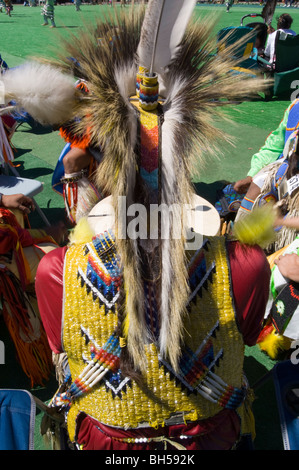 Gebürtige amerikanische Schlagzeuger und Sänger bei North American Indian Days Stockfoto